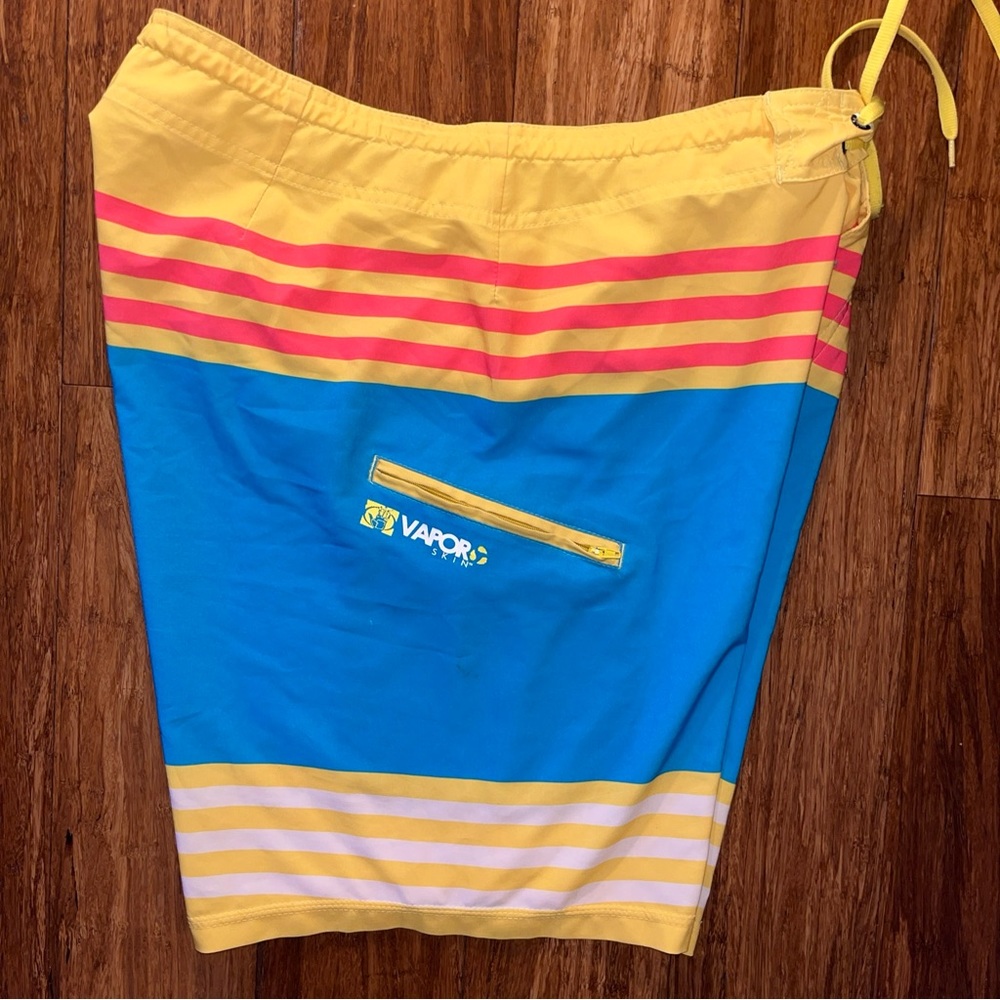 Body Glove Vapor Skin Mens swim trunks/board shorts size 34 waist